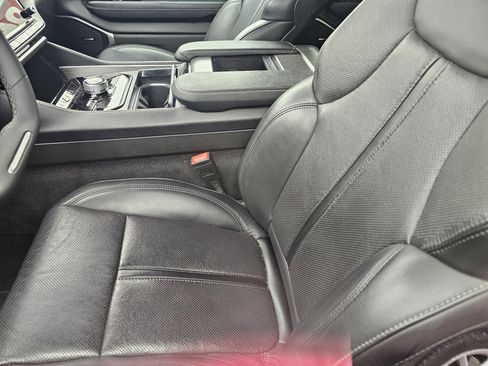 Used 2024 Jeep Wagoneer L Series II w/ Flexible Seating Group AWD/4WD image 11