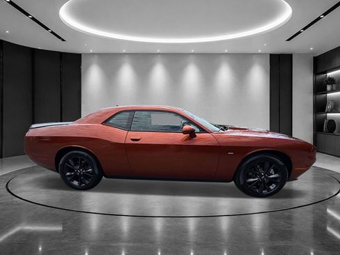 Used 2022 Dodge Challenger SXT w/ Driver Convenience Group AWD/4WD image 5