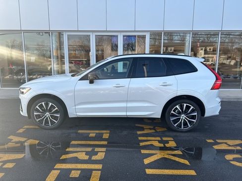 Certified 2025 Volvo XC60 B5 Plus image 2