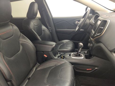 Used 2015 Jeep Cherokee Trailhawk w/ Comfort/Convenience Group AWD/4WD image 21
