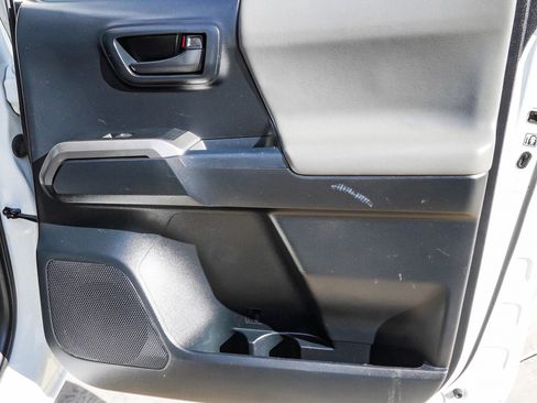 Used 2017 Toyota Tacoma SR5 image 27