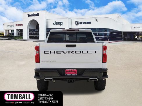 Used 2024 Chevrolet Silverado 1500 LT Trail Boss w/ Convenience Package II AWD/4WD image 6