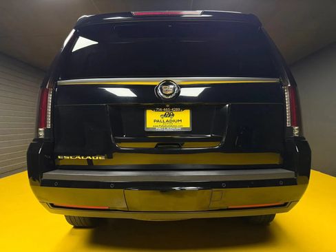 Used 2015 Cadillac Escalade Premium AWD/4WD image 4