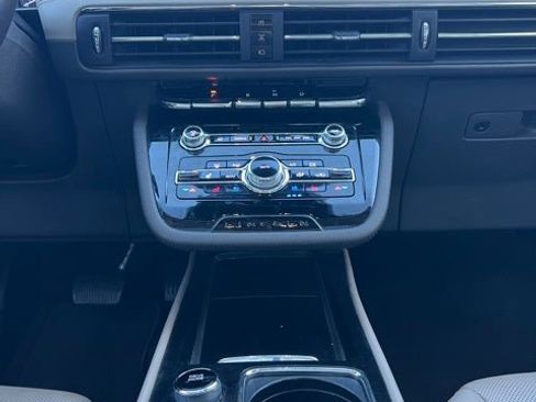 Used 2022 Lincoln Corsair FWD w/ Premium Package image 11