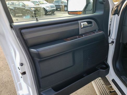 Used 2017 Ford Expedition EL Platinum image 9