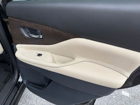 Used 2020 Nissan Murano Platinum w/ Cargo Package FWD image 22