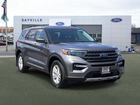 Used 2022 Ford Explorer XLT w/ Equipment Group 202A AWD/4WD image 6