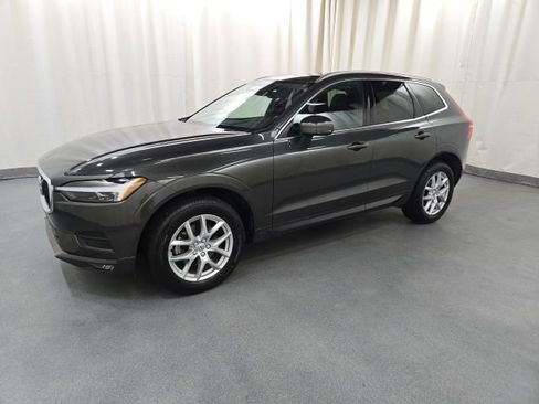 Used 2021 Volvo XC60 T5 Momentum image 2