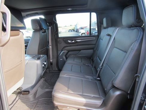 Used 2023 GMC Yukon XL Denali w/ Advanced Technology Package image 19