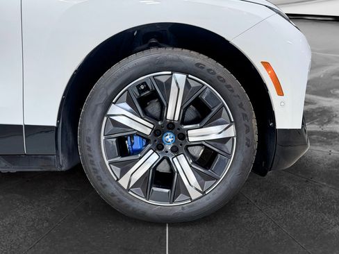 Used 2025 BMW iX xDrive50 w/ Sport Package AWD/4WD image 31