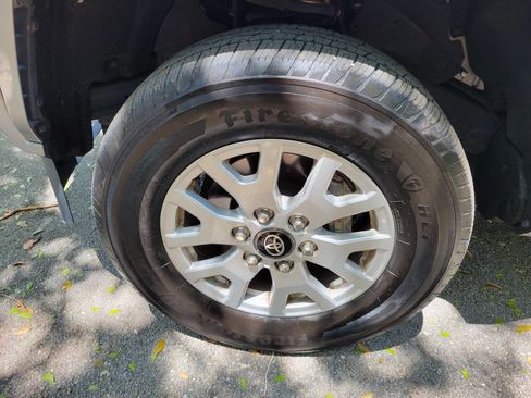 Used 2024 Toyota Tacoma SR5 RWD image 15