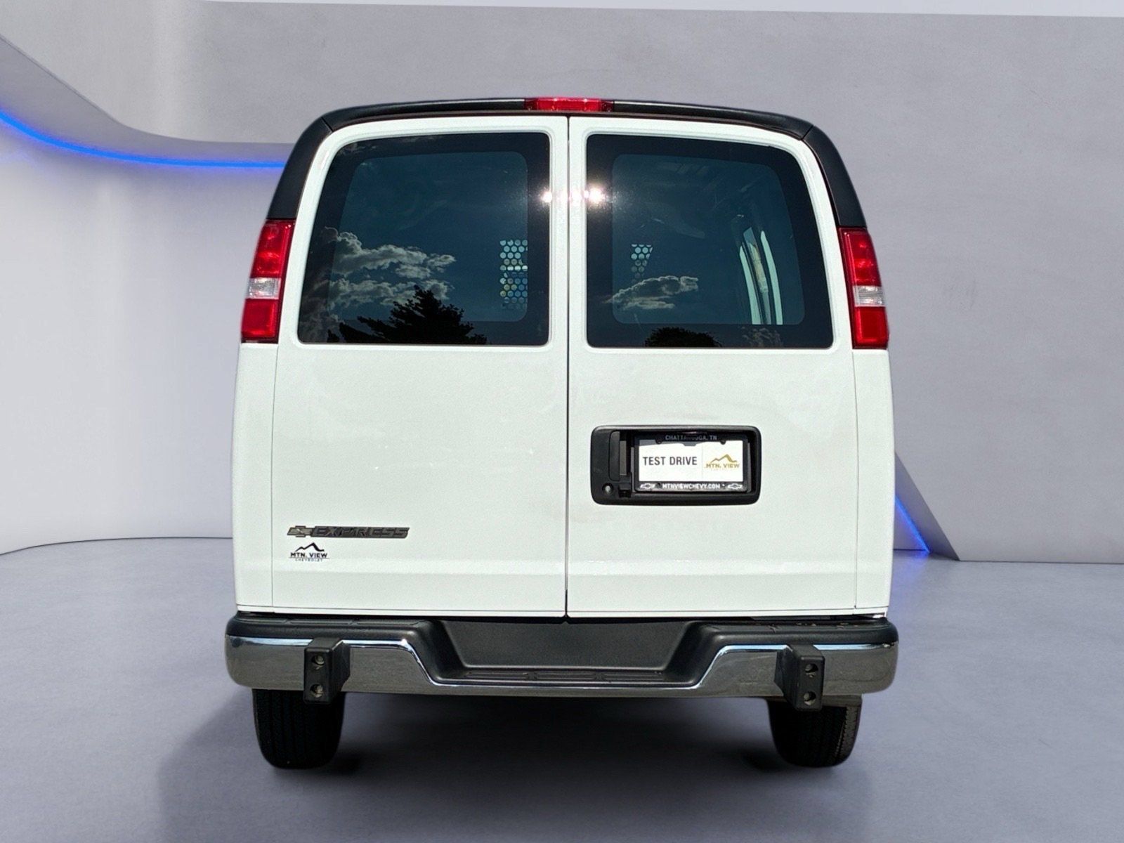 Used 2025 Chevrolet Express 2500 w/ Driver Convenience Package RWD image 12