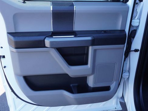 Used 2015 Ford F150 XLT image 30