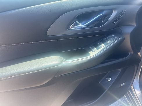 Used 2020 Chevrolet Traverse Premier image 18