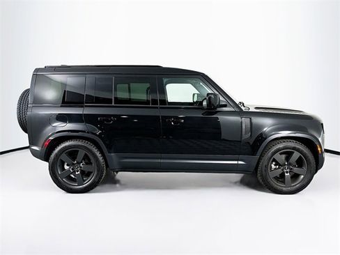 New 2025 Land Rover Defender 110 S image 4