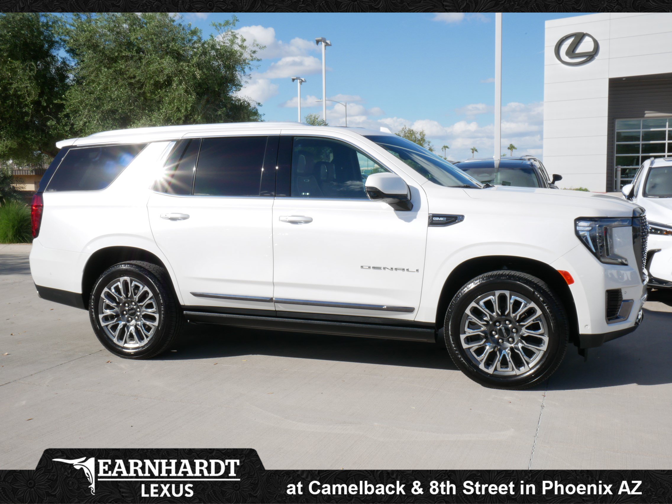 Used 2023 GMC Yukon Denali Ultimate AWD/4WD image 13