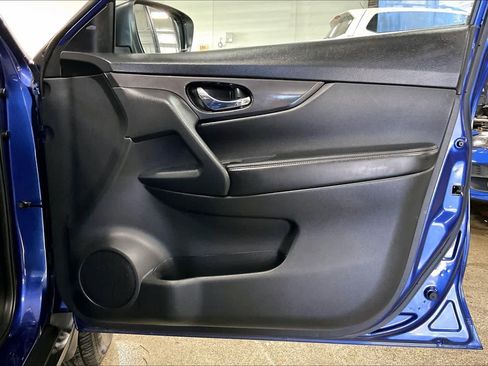 Used 2017 Nissan Rogue SV AWD/4WD image 22