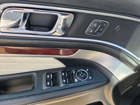 Used 2017 Ford Explorer Platinum AWD/4WD image 18