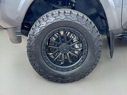 Used 2022 Toyota Tacoma TRD Sport w/ Technology Package AWD/4WD image 28