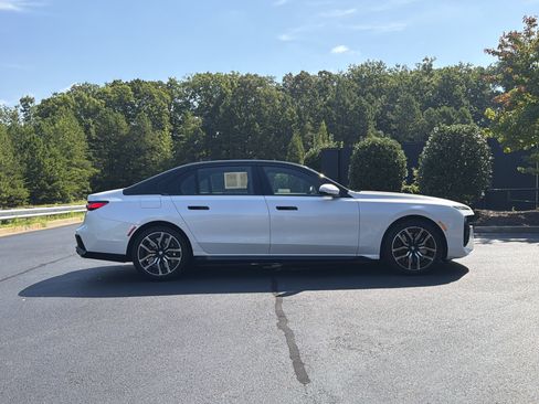 Used 2023 BMW 760i xDrive AWD/4WD image 82