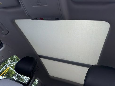 Used 2022 Volkswagen Taos SEL w/ Panoramic Sunroof Package AWD/4WD image 24