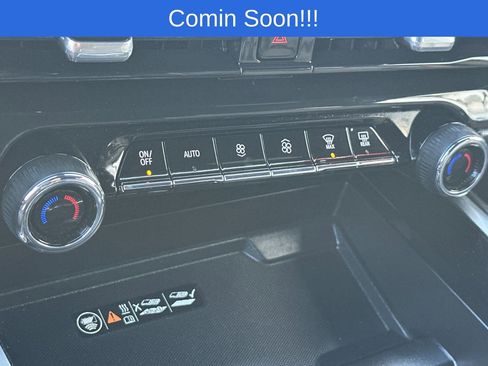 Used 2025 Chevrolet Suburban Premier image 22