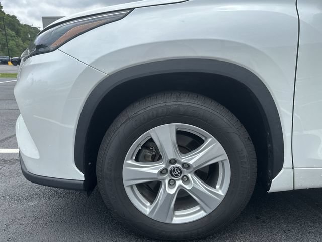 Used 2023 Toyota Highlander LE FWD image 20
