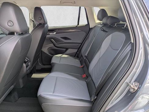 Used 2025 Volkswagen Tiguan SE FWD image 17