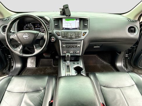Used 2018 Nissan Pathfinder SL image 3