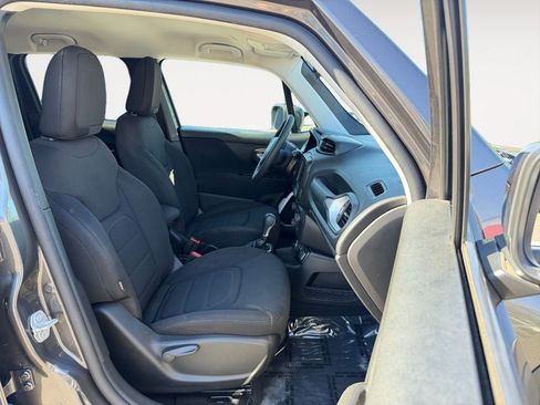 Used 2020 Jeep Renegade Latitude AWD/4WD image 24