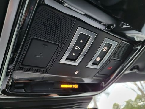 Used 2025 Land Rover Range Rover Velar Dynamic HSE image 40