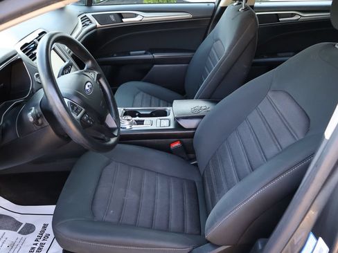 Used 2020 Ford Fusion SE FWD image 20