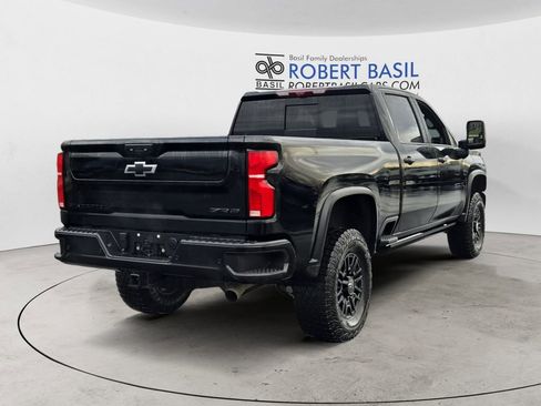 Used 2025 Chevrolet Silverado 2500 ZR2 w/ Technology Package image 5