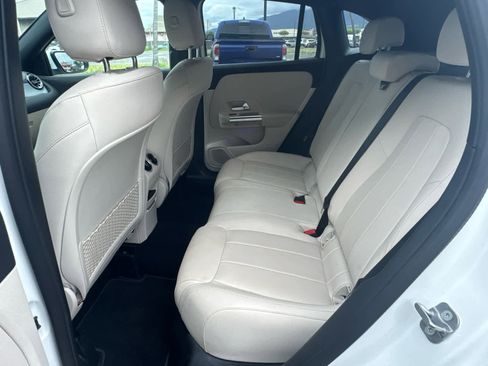 Used 2025 Mercedes-Benz GLA 250 4MATIC image 16