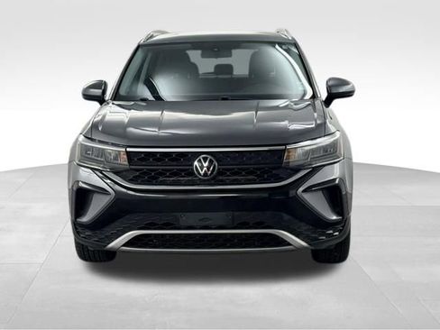 Used 2022 Volkswagen Taos SE FWD image 3