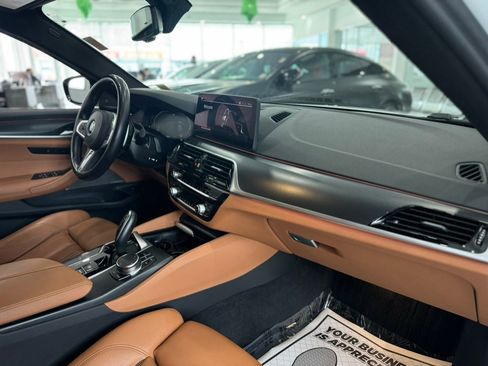 Used 2022 BMW 540i xDrive w/ M Sport Package image 19