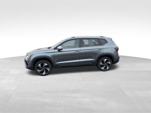 Used 2025 Volkswagen Taos SE image 5