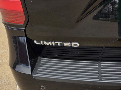 Used 2018 Ford Expedition Limited w/ Equipment Group 301A image 7