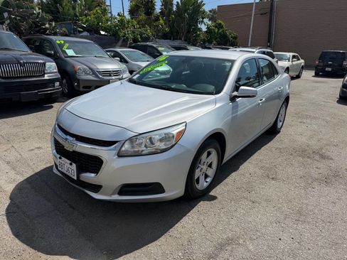 Used 2016 Chevrolet Malibu LT FWD image 3