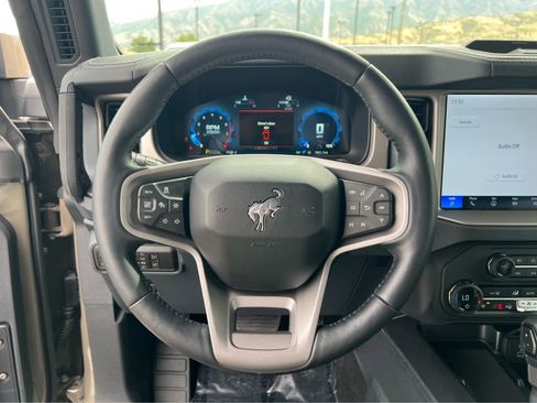 Used 2025 Ford Bronco Outer Banks w/ Sasquatch Package AWD/4WD image 34