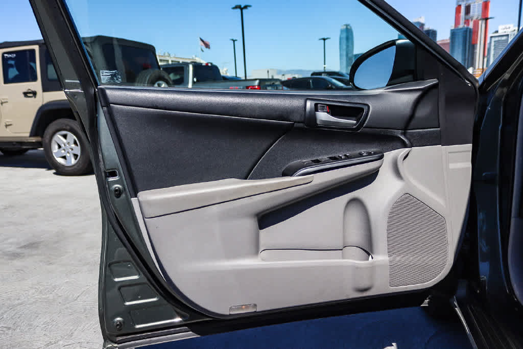 Used 2014 Toyota Camry LE FWD image 20