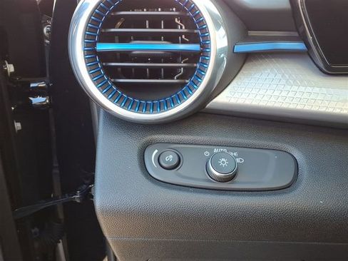 New 2026 Chevrolet Trax LT w/ Driver Confidence Package image 17