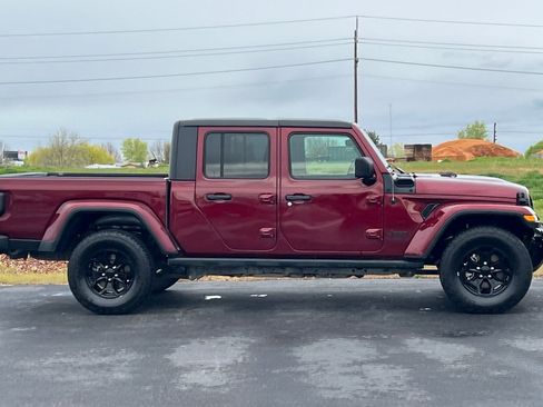 Used 2021 Jeep Gladiator Sport AWD/4WD image 3
