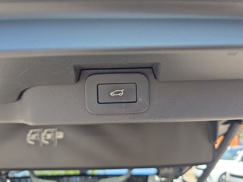 Certified 2025 Land Rover Discovery Dynamic SE AWD/4WD image 14