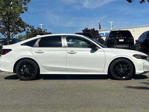 Used 2025 Honda Civic Sport image 3