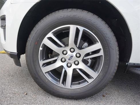 New 2024 Ford Expedition Max XLT image 9