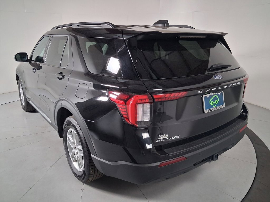 Used 2025 Ford Explorer Active AWD/4WD image 6