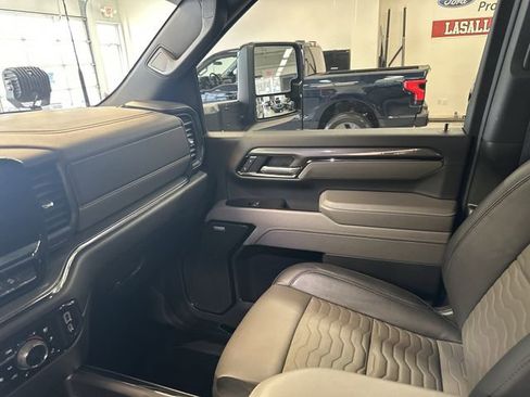 Used 2025 Chevrolet Silverado 2500 ZR2 w/ Technology Package AWD/4WD image 27