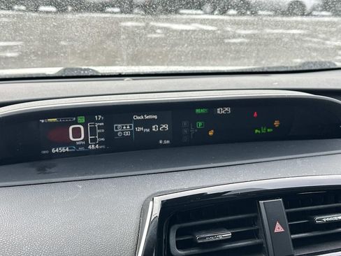 Used 2019 Toyota Prius XLE image 28
