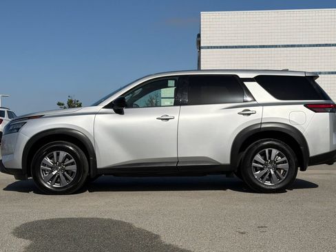Used 2025 Nissan Pathfinder S FWD image 7